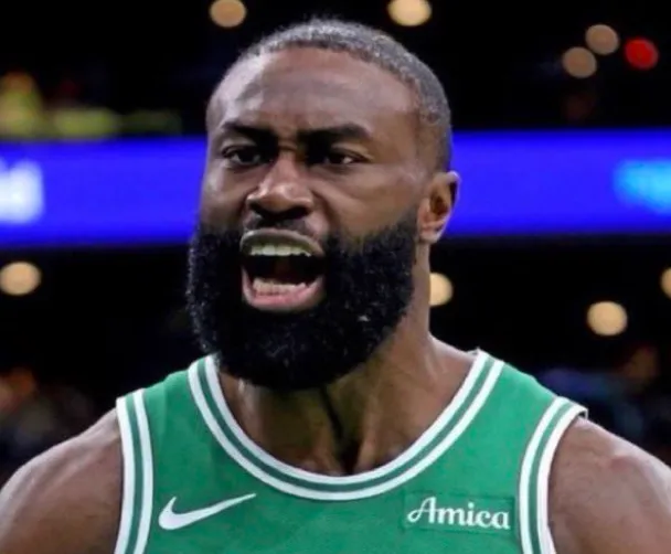 kaiyun中心-最佳一阵！布朗近10战场均32.2分6.5板5.5助，命中率46.1%